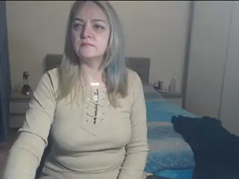 Snapshot of MatureDiana chatting on January 17, 3:23 am MatureDiana online show from January 17, 3:23 am