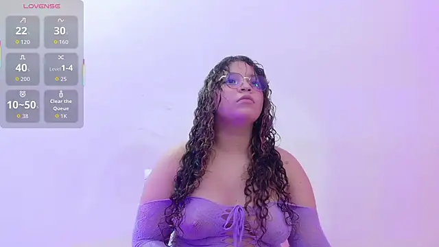 innocenthazel online show from November 19, 1:00 pm