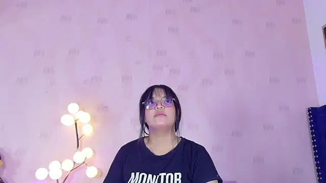 innocenthazel online show from June 11, 2:53 am