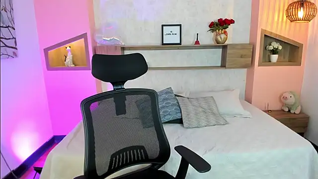 Lucia Brown  online show from March 6, 11:47 am