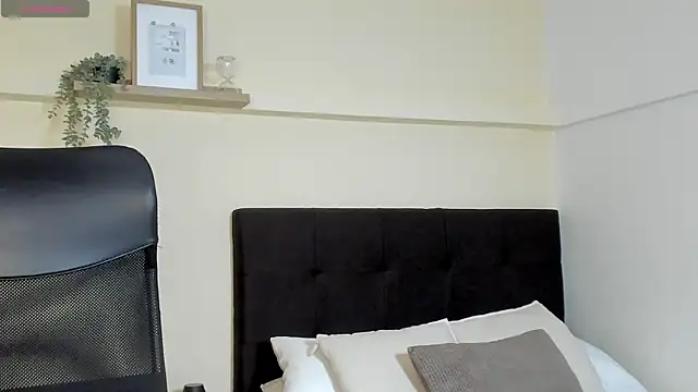 Snapshot of Lucia_Brown_ chatting on July 22, 8:33 pm Lucia Brown online show from July 22, 8:33 pm