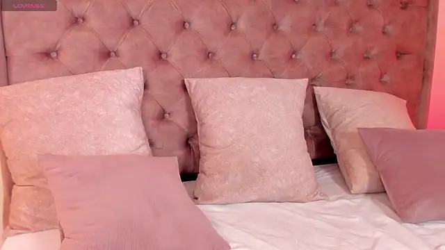 Snapshot of regina_noctixx chatting on November 10, 1:04 am regina noctixx online show from November 10, 1:04 am