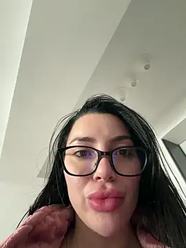 Mia Splash online show from February 18, 12:01 pm