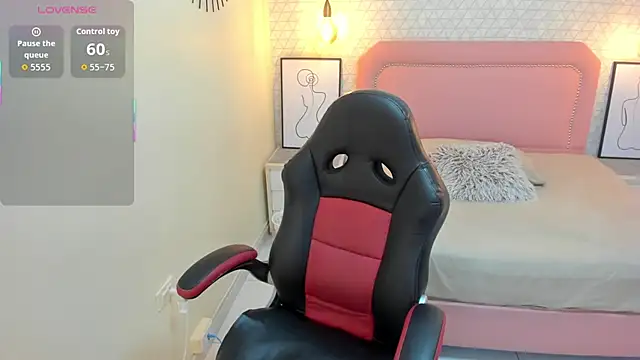 Snapshot of MEGANZARICK chatting on October 7, 1:19 pm MEGANZARICK online show from October 7, 1:19 pm