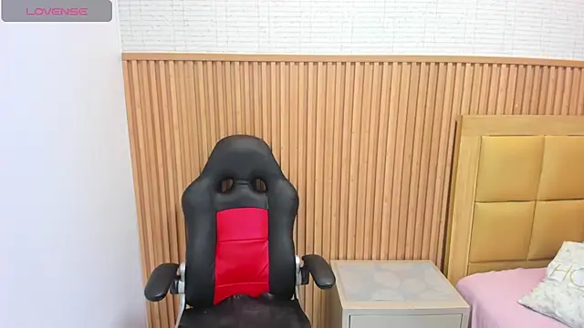 Snapshot of MEGANZARICK chatting on October 14, 12:28 pm MEGANZARICK online show from October 14, 12:28 pm