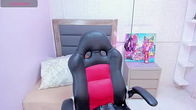 Snapshot of MEGANZARICK chatting on October 25, 12:34 pm MEGANZARICK online show from October 25, 12:34 pm