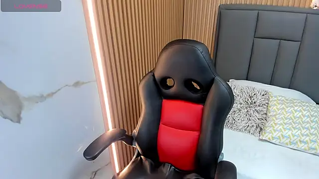 Snapshot of MEGANZARICK chatting on November 8, 3:18 am MEGANZARICK online show from November 8, 3:18 am