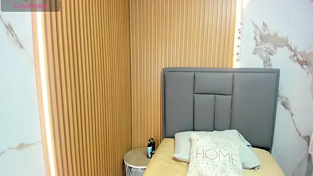 Snapshot of MEGANZARICK chatting on November 20, 3:07 am MEGANZARICK online show from November 20, 3:07 am