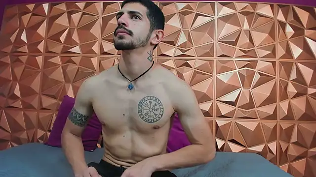 Snapshot of AlejandroStormm chatting on November 20, 8:30 pm AlejandroStormm online show from November 20, 8:30 pm