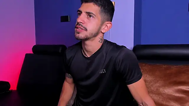 Snapshot of AlejandroStormm chatting on December 2, 7:42 pm AlejandroStormm online show from December 2, 7:42 pm