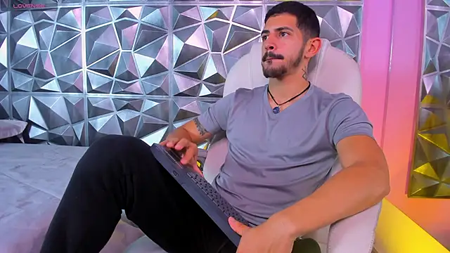 AlejandroStormm online show from January 7, 8:33 pm