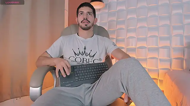 AlejandroStormm online show from March 4, 10:49 pm