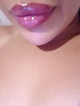 Snapshot of Sexlove1xo chatting on September 18, 8:05 am Sexlove1xo online show from September 18, 8:05 am