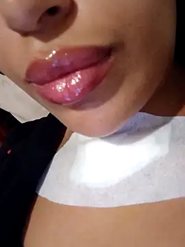 Snapshot of Sexlove1xo chatting on October 25, 12:29 am Sexlove1xo online show from October 25, 12:29 am