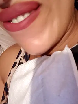 Snapshot of Sexlove1xo chatting on November 2, 12:57 am Sexlove1xo online show from November 2, 12:57 am