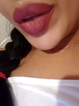 Snapshot of Sexlove1xo chatting on November 8, 2:34 am Sexlove1xo online show from November 8, 2:34 am