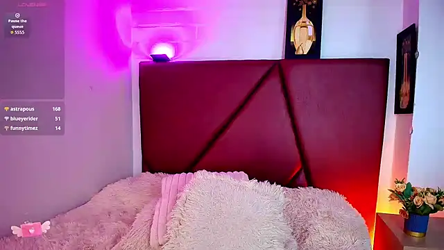 Lexi Howard  online show from June 13, 5:33 pm