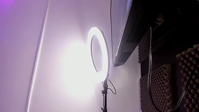 Anniie  Evans online show from February 27, 8:31 pm