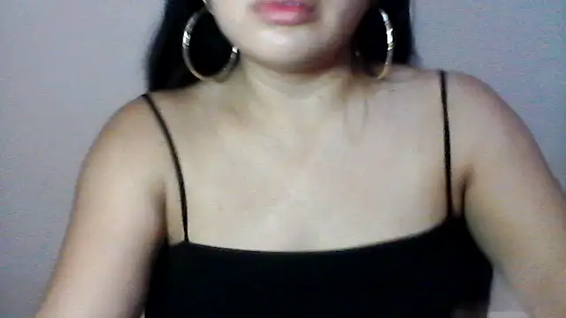 Snapshot of shashel5 chatting on May 19, 10:38 pm shashel5 online show from May 19, 10:38 pm