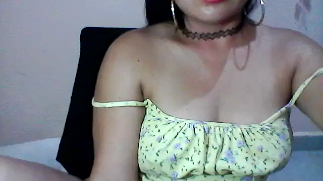 Snapshot of shashel5 chatting on June 6, 6:29 am shashel5 online show from June 6, 6:29 am