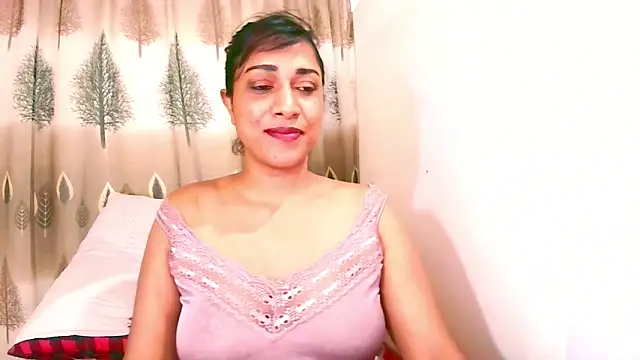Snapshot of Indian_Erotic69 chatting on June 5, 6:52 am Indian Erotic69 online show from June 5, 6:52 am