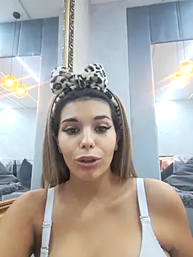 Snapshot of Bella_Posh chatting on October 7, 4:53 am Bella Posh online show from October 7, 4:53 am