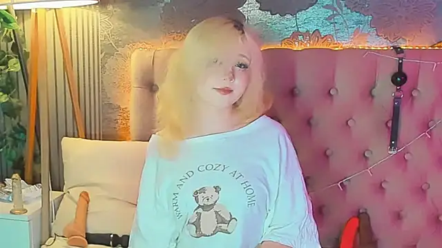EmilyAngells online show from August 3, 6:12 am