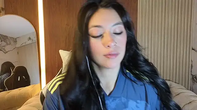Snapshot of Isabella_Collen_v chatting on July 3, 1:06 pm Isabella Collen v online show from July 3, 1:06 pm