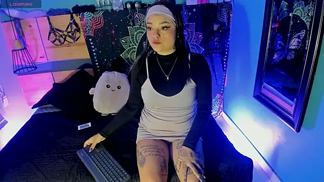ChloeAllennn online show from April 23, 12:29 pm