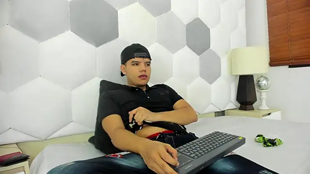 Axel Forte online show from February 10, 1:15 pm