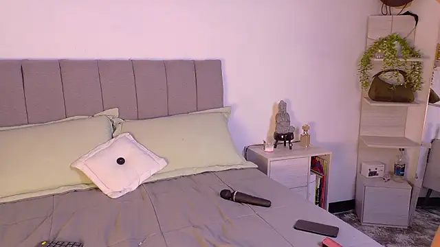 Snapshot of zarahCute chatting on February 25, 2:10 am zarahCute online show from February 25, 2:10 am