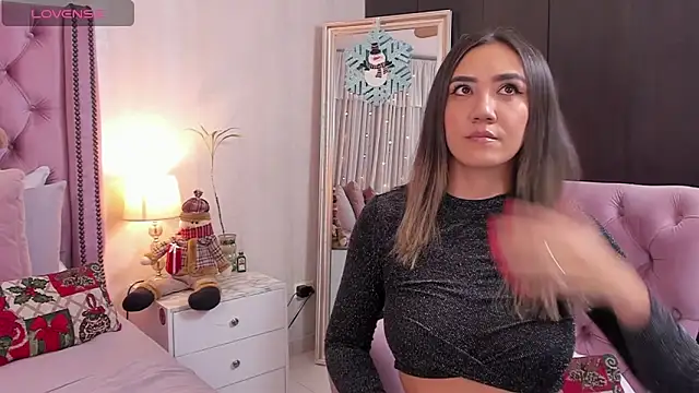 natashaleightt online show from December 21, 4:19 am