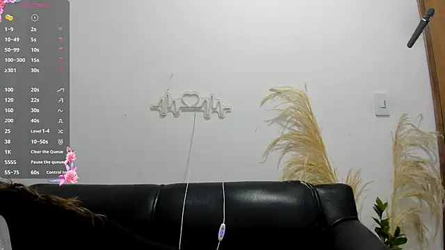 jessyegoldenn online show from June 7, 8:01 pm