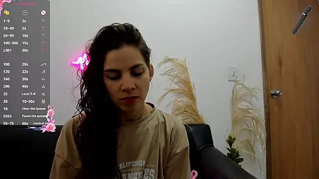 jessyegoldenn online show from June 11, 3:10 pm