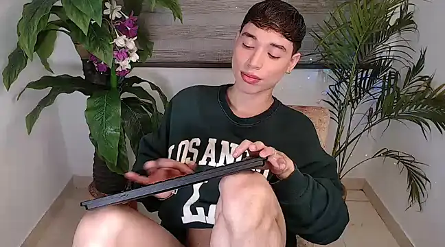 Snapshot of cod_dolll chatting on March 18, 1:53 am cod dolll online show from March 18, 1:53 am