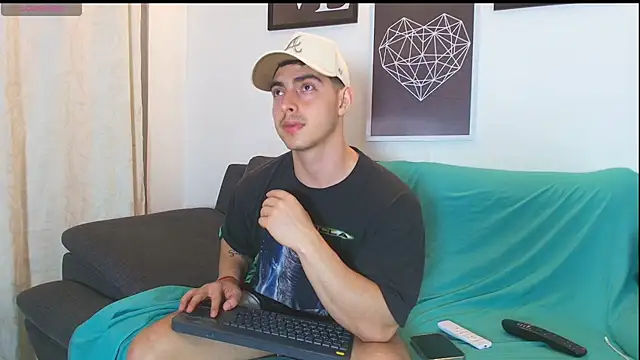 Snapshot of thomyafar chatting on February 21, 6:07 am thomyafar online show from February 21, 6:07 am