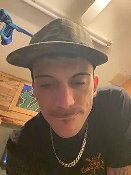 Snapshot of Polaroid_White chatting on November 22, 6:23 am Polaroid White online show from November 22, 6:23 am