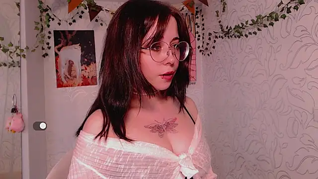 Snapshot of _miraclecattt_ chatting on September 13, 7:19 am miraclecattt online show from September 13, 7:19 am