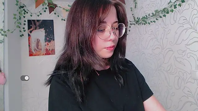 Snapshot of _miraclecattt_ chatting on September 18, 5:31 am miraclecattt online show from September 18, 5:31 am