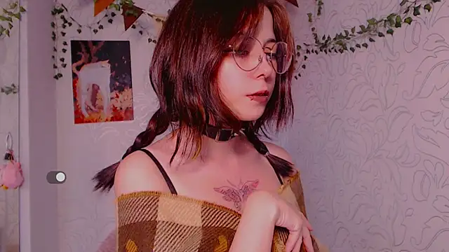 Snapshot of _miraclecattt_ chatting on October 4, 9:40 am miraclecattt online show from October 4, 9:40 am