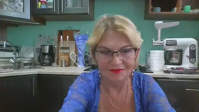 Snapshot of Heidi-Helga chatting on September 12, 4:23 am Heidi-Helga online show from September 12, 4:23 am