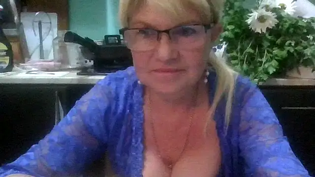 Snapshot of Heidi-Helga chatting on September 23, 6:33 pm Heidi-Helga online show from September 23, 6:33 pm