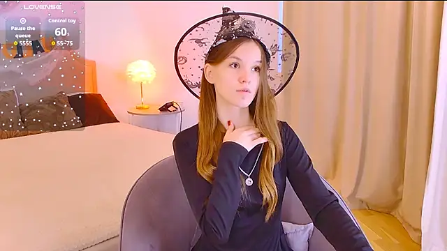 Snapshot of Amber_Rogers chatting on October 27, 5:33 am Amber Rogers online show from October 27, 5:33 am