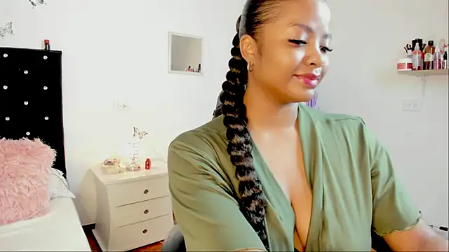 Snapshot of ValerieBlakee chatting on October 8, 6:27 pm ValerieBlakee online show from October 8, 6:27 pm