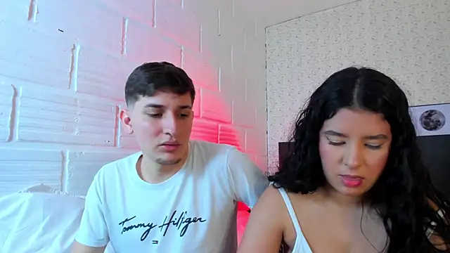 Snapshot of BonnieeAndClyde chatting on September 15, 4:29 pm BonnieeAndClyde online show from September 15, 4:29 pm