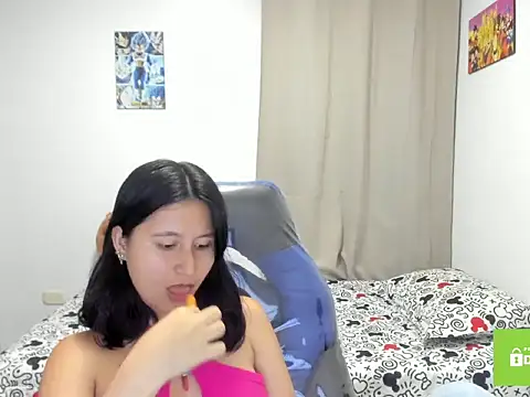 Snapshot of xoxo_kiitty chatting on November 6, 3:29 am xoxo kiitty online show from November 6, 3:29 am