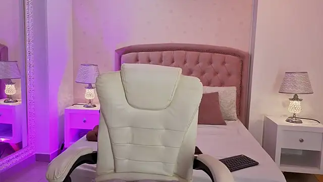 ChloeMoon9 online show from July 14, 1:28 pm