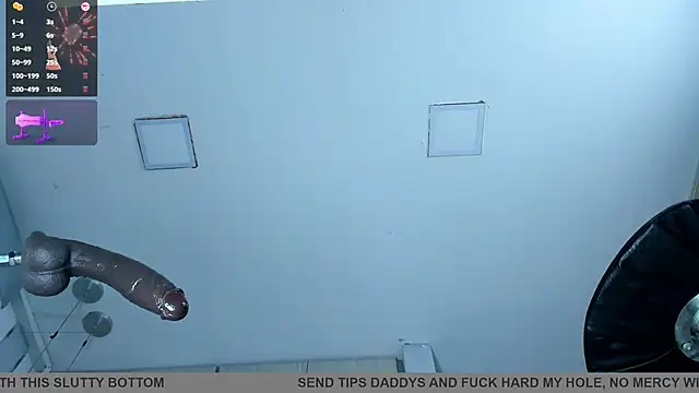 Snapshot of ValentinoMoreti chatting on November 25, 5:51 am ValentinoMoreti online show from November 25, 5:51 am