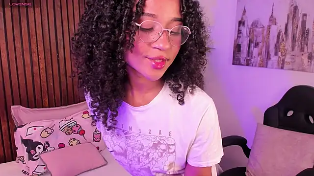 Snapshot of Layla_Clarke chatting on September 18, 7:49 pm Layla Clarke online show from September 18, 7:49 pm