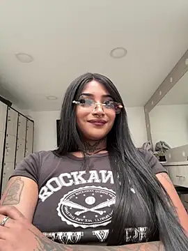 Snapshot of goth_tasha chatting on May 5, 1:30 pm goth tasha online show from May 5, 1:30 pm